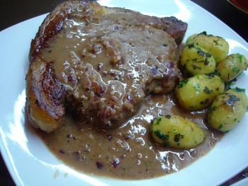 Steak (Beiried) mit Pfeffersoße